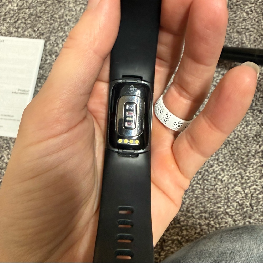 Fitbit Charge 5 Advanced Health and Fitness Tracker Watch Black/Graphite - Picture 4 of 8